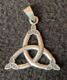 Silber Kettenanhänger - Tri keltischer Knoten