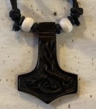 Kettenanhänger aus Horn - Thor Hammer vom Wasserbüffel - Motiv 3 - schwarz