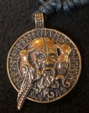Anhänger - Odin mit Runen - Bronze