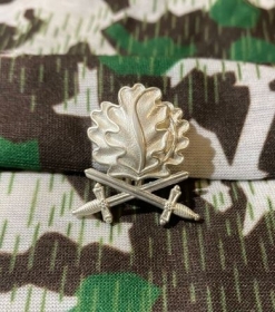 Pin - Eichenlaub mit Schwertern+++Einzelstück+++