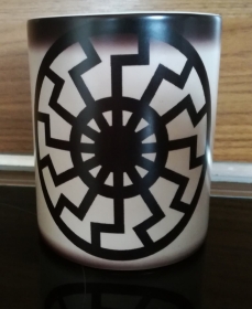 Zaubertasse - Schwarze Sonne Zaubertasse - Schwarze Sonne